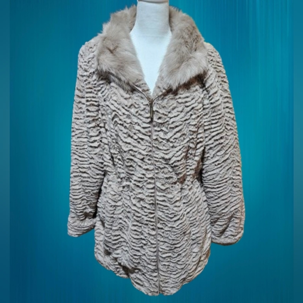📣 Dennis Basso Very Soft Coat Lightweight Stylish Size Medium 😍 NWOT